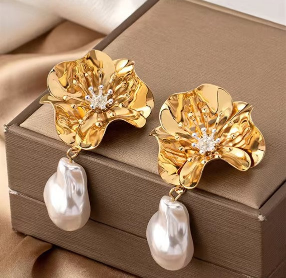 Leni Bloemen-Gouden Oorbellen