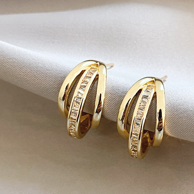 Drievoudige gouden ringen oorbellen