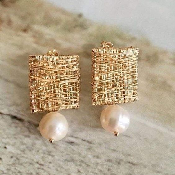 Elegante pareldraad oorbellen.